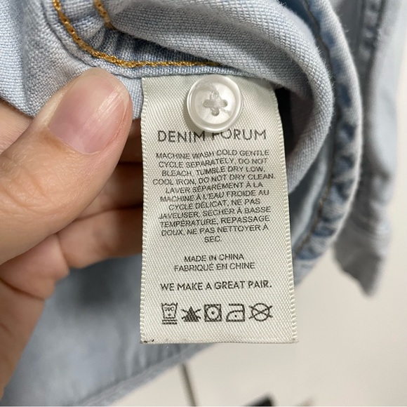 Aritzia Denim Forum Ex-Boyfriend Shirt Size XS // Chambray Button-Up - Picture 5 of 8